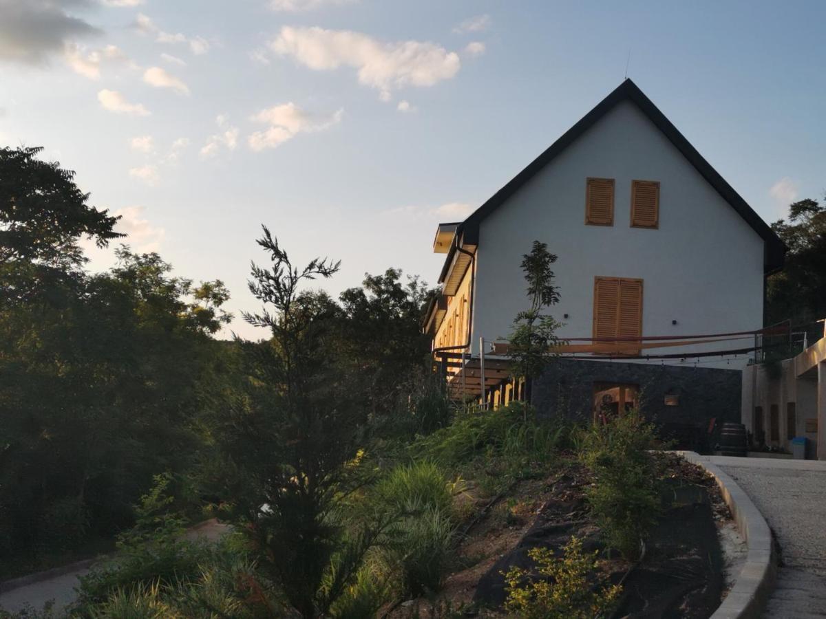 Illaberek Turistahaz Hotel Sukoró Buitenkant foto